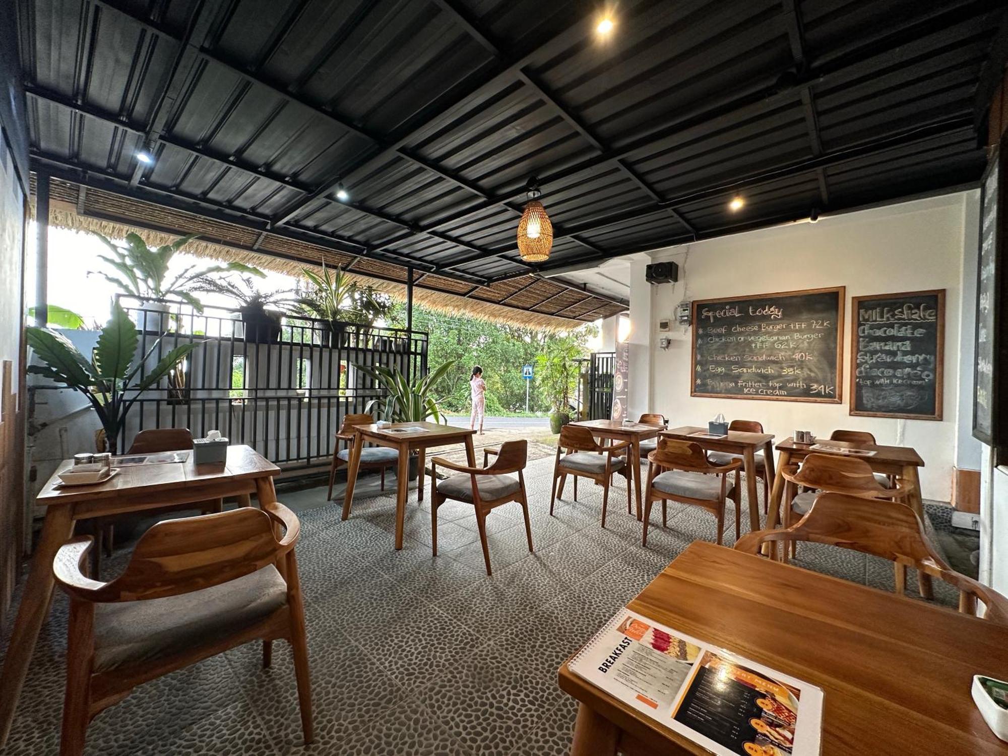 Dong Paloh Hostel Munduk  Ngoại thất bức ảnh